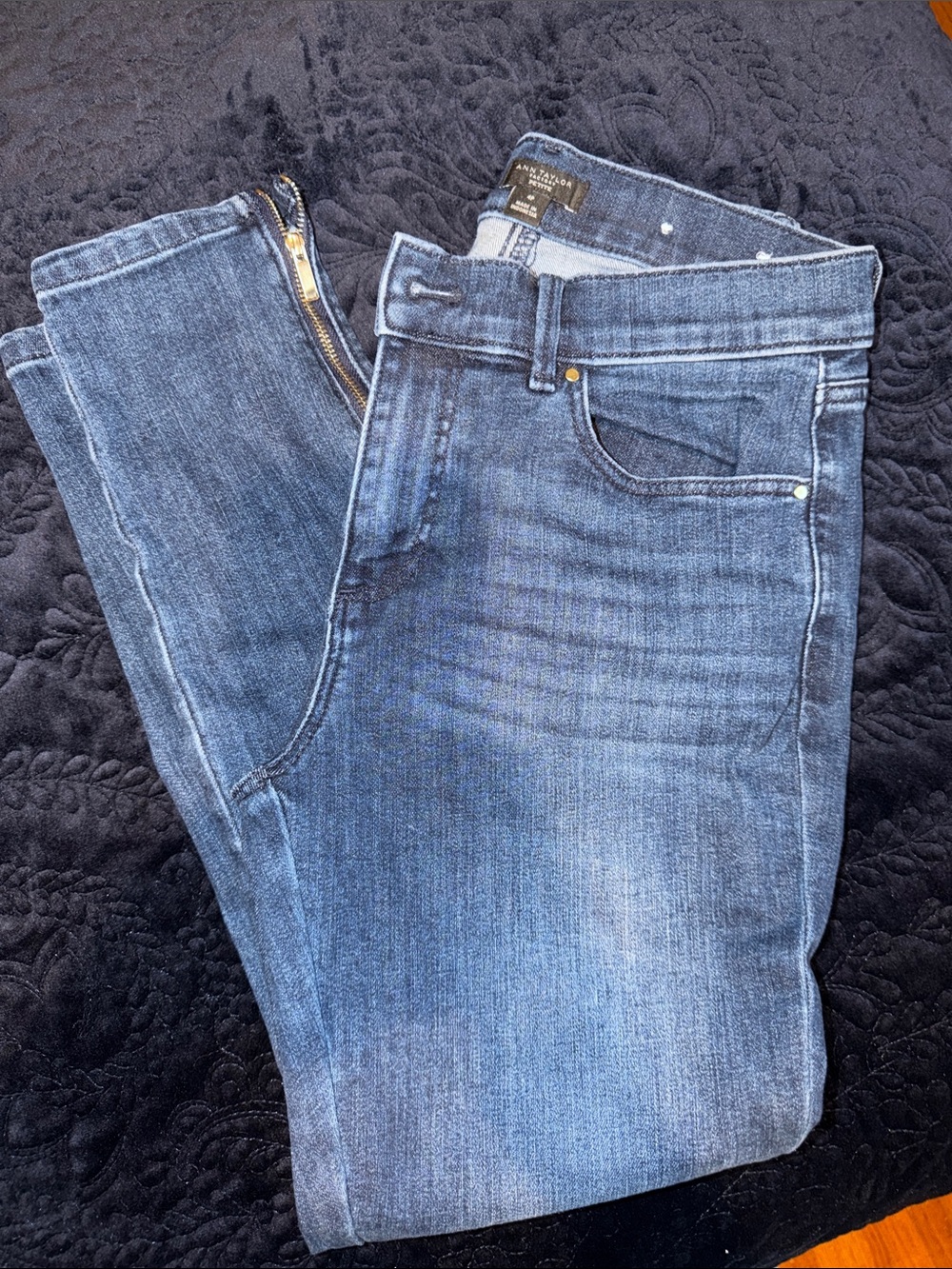 Classic womens Blue Denim Jeans - Slim Fit